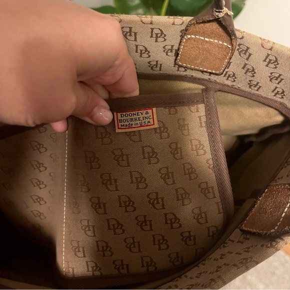 Dooney & Bourke Monogrammed Logo Large Shoulder Bag Leather Straps - Picture 4 of 10